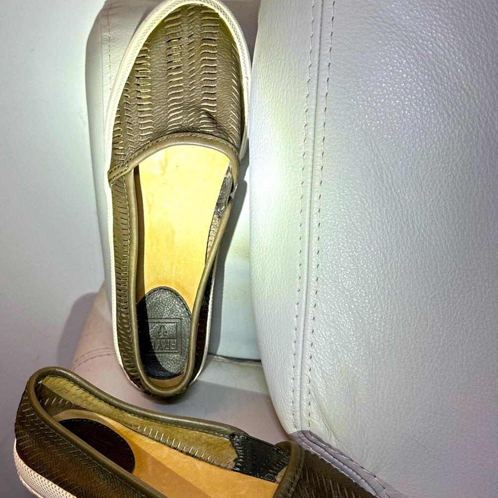 Frye olive army green Kira slip on shoe sneaker size 7.5